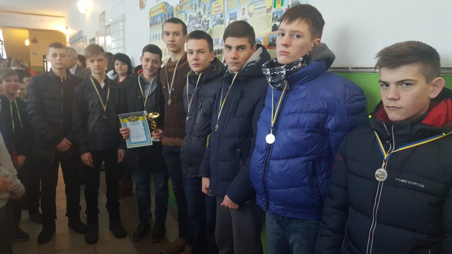 З баскетболу друге місце З баскетболу друге місце