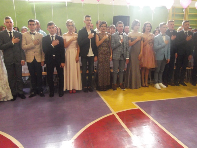 Урочисте вручення атестатів Урочисте вручення атестатів