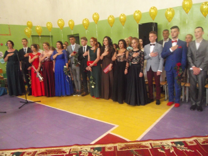 Урочисте вручення атестатів Урочисте вручення атестатів