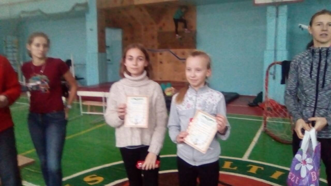 Туристи дебютували у змаганнях зі скелелазіння Туристи дебютували у змаганнях зі скелелазіння