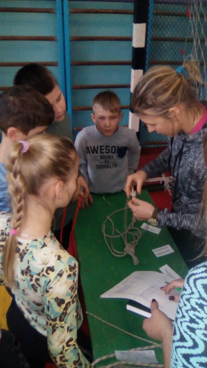 Туристи дебютували у змаганнях зі скелелазіння Туристи дебютували у змаганнях зі скелелазіння