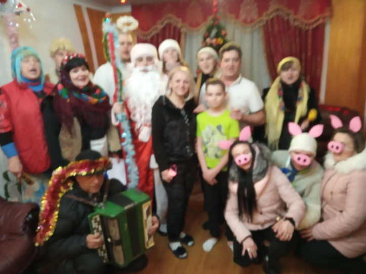 Від хати до хати ходили щедрувати... Від хати до хати ходили щедрувати...