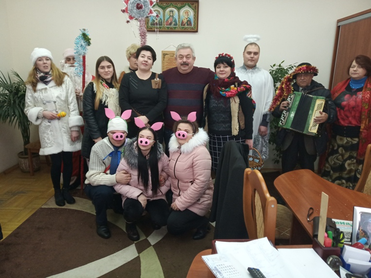 Від хати до хати ходили щедрувати... Від хати до хати ходили щедрувати...