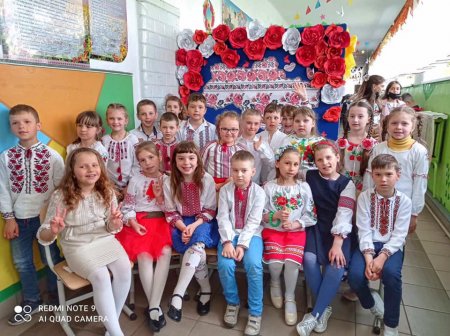 День вишиванки у Любомльському ЗЗСО I-III ст.№ 2 День вишиванки у Любомльському ЗЗСО I-III ст.№ 2