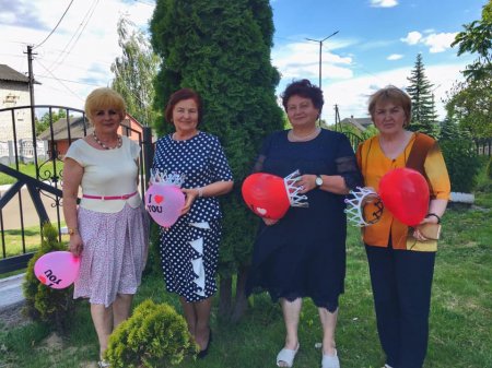 Багато спогадів, багато сліз, багато посмішок… Багато спогадів, багато сліз, багато посмішок…