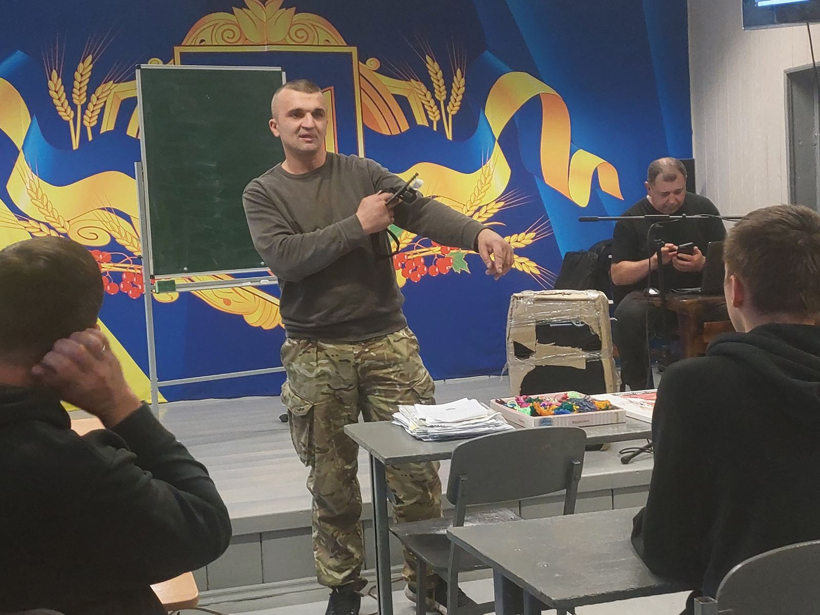 Зустріч з військовими капеланами та волонтерами Зустріч з військовими капеланами та волонтерами