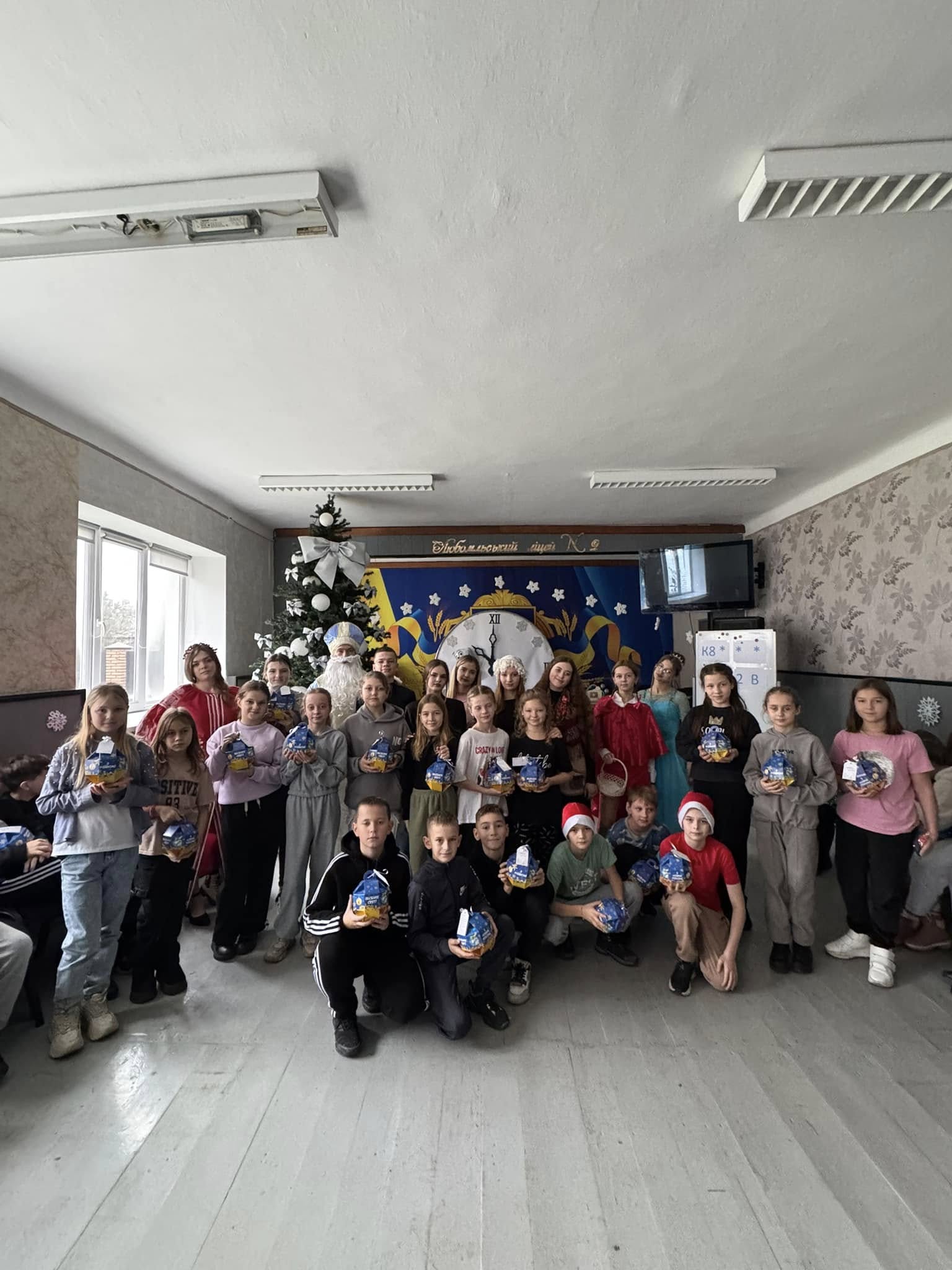 До ліцею завітав Святий Миколай До ліцею завітав Святий Миколай