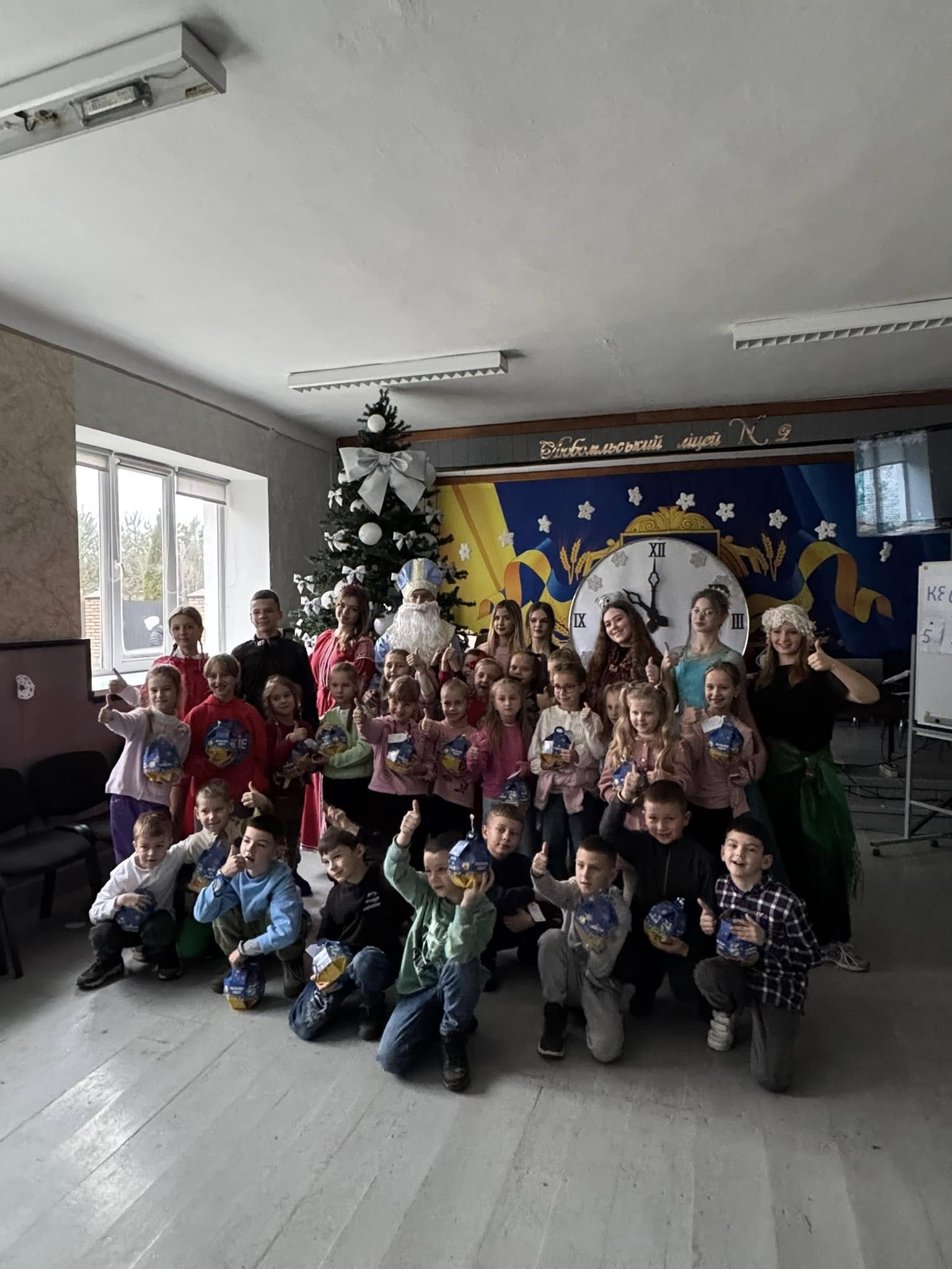 До ліцею завітав Святий Миколай До ліцею завітав Святий Миколай