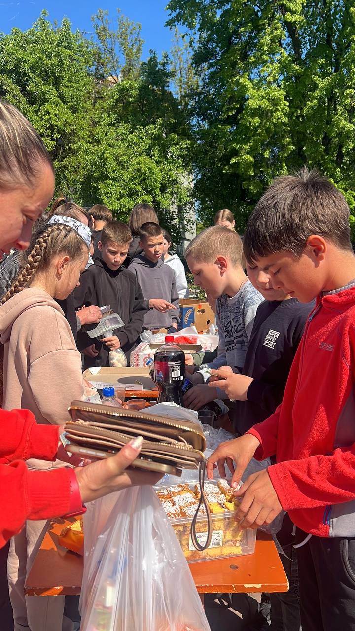 Благодійний ярмарок у нашому ліцеї — добрі серця творять великі справи! Благодійний ярмарок у нашому ліцеї — добрі серця творять великі справи!