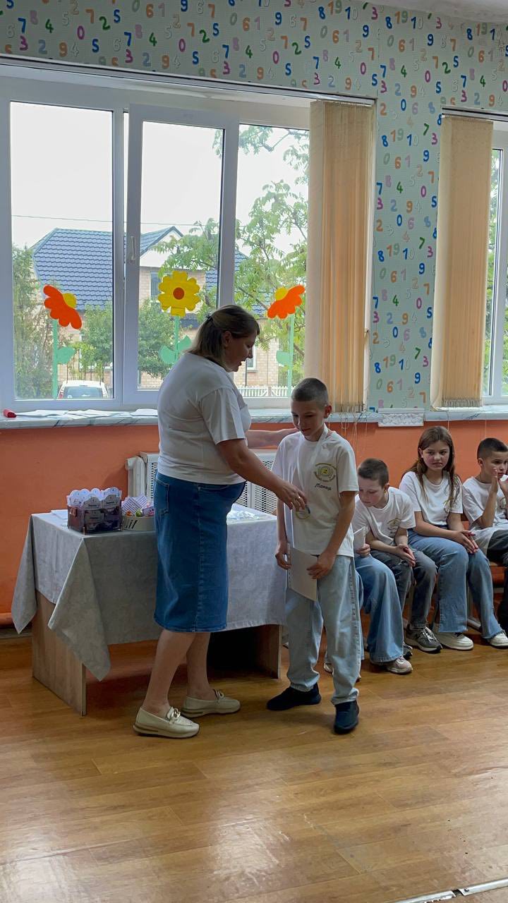 «Порадійте ви за нас — ми йдемо у п’ятий клас!» «Порадійте ви за нас — ми йдемо у п’ятий клас!»
