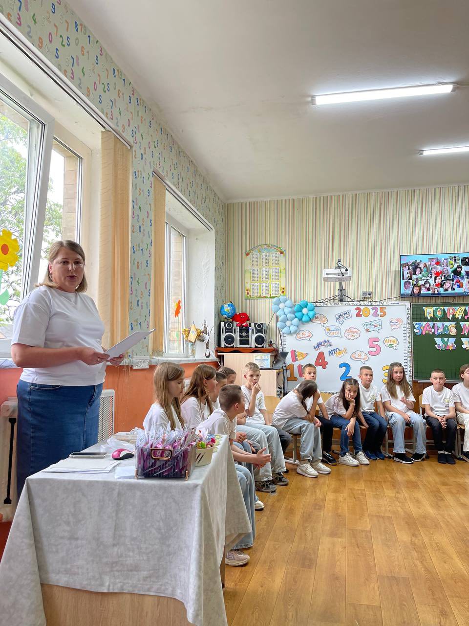 «Порадійте ви за нас — ми йдемо у п’ятий клас!» «Порадійте ви за нас — ми йдемо у п’ятий клас!»