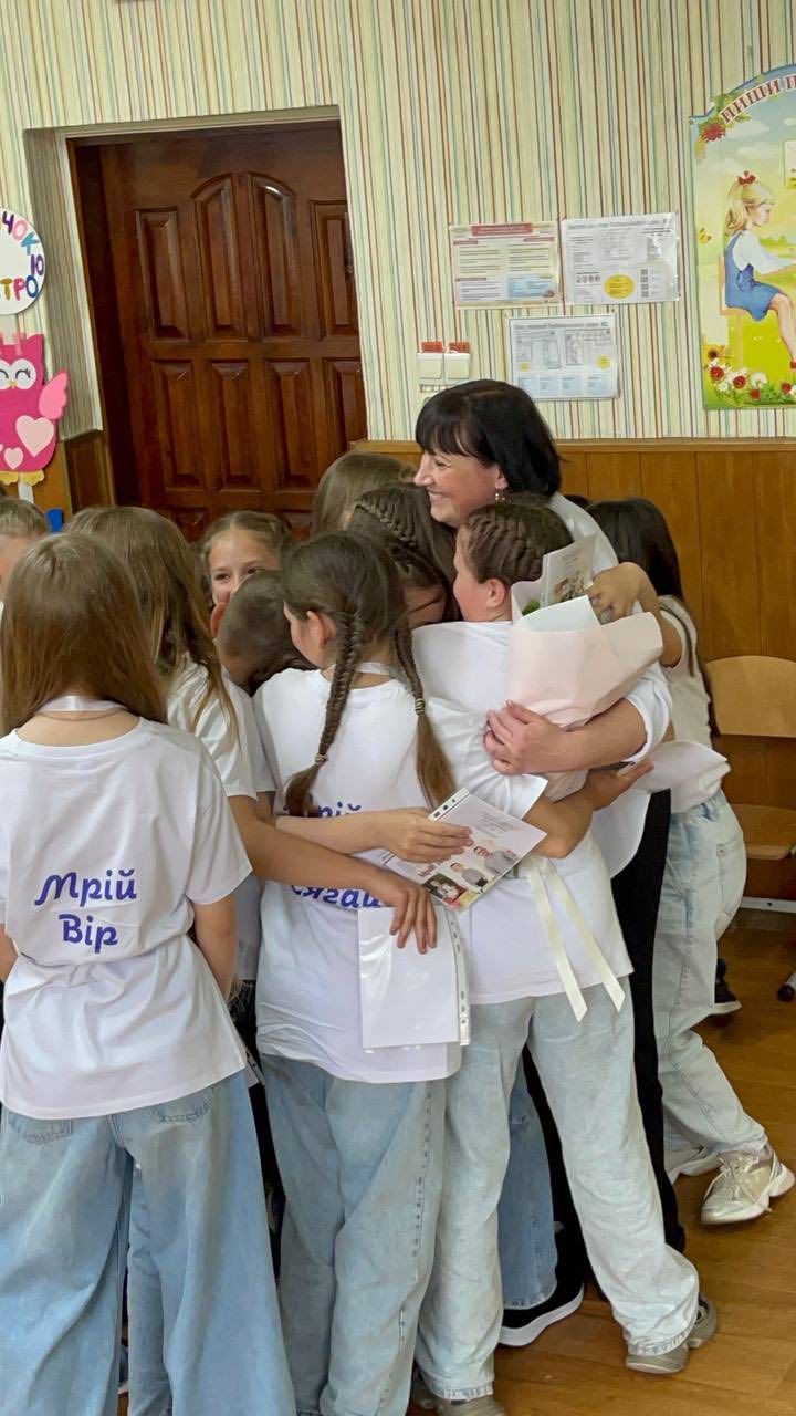 «Порадійте ви за нас — ми йдемо у п’ятий клас!» «Порадійте ви за нас — ми йдемо у п’ятий клас!»