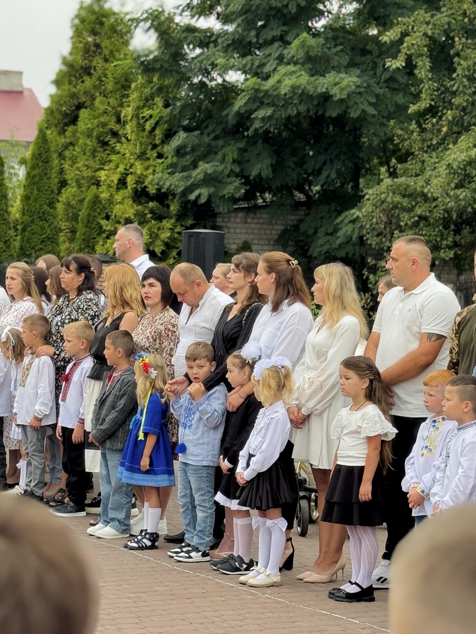 Святкова лінійка до Дня знань «Місце щасливих дітей» Святкова лінійка до Дня знань «Місце щасливих дітей»