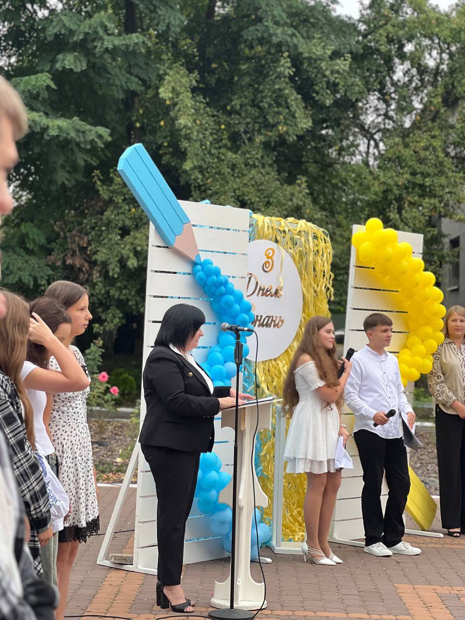 Святкова лінійка до Дня знань «Місце щасливих дітей» Святкова лінійка до Дня знань «Місце щасливих дітей»