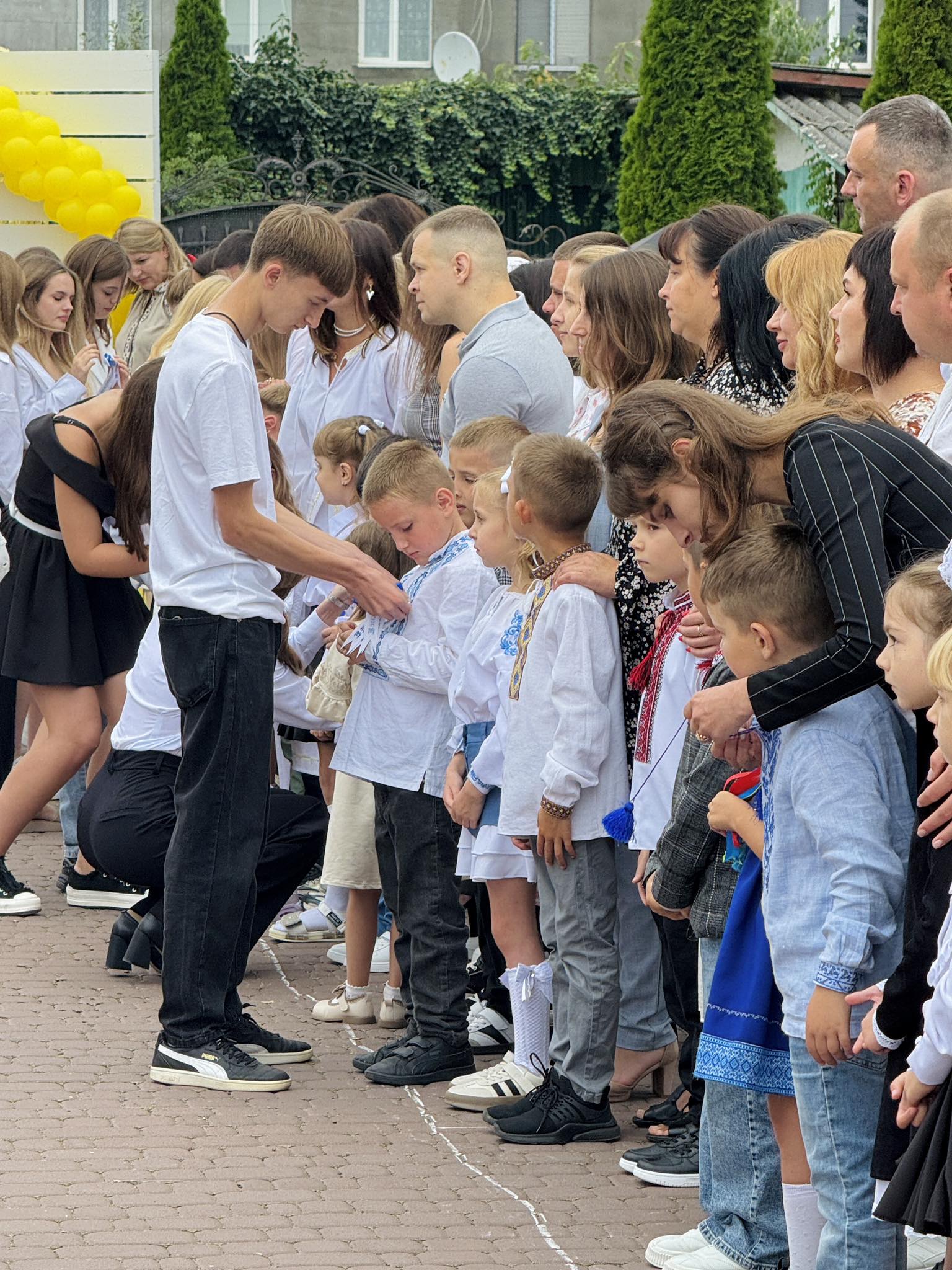 Святкова лінійка до Дня знань «Місце щасливих дітей» Святкова лінійка до Дня знань «Місце щасливих дітей»