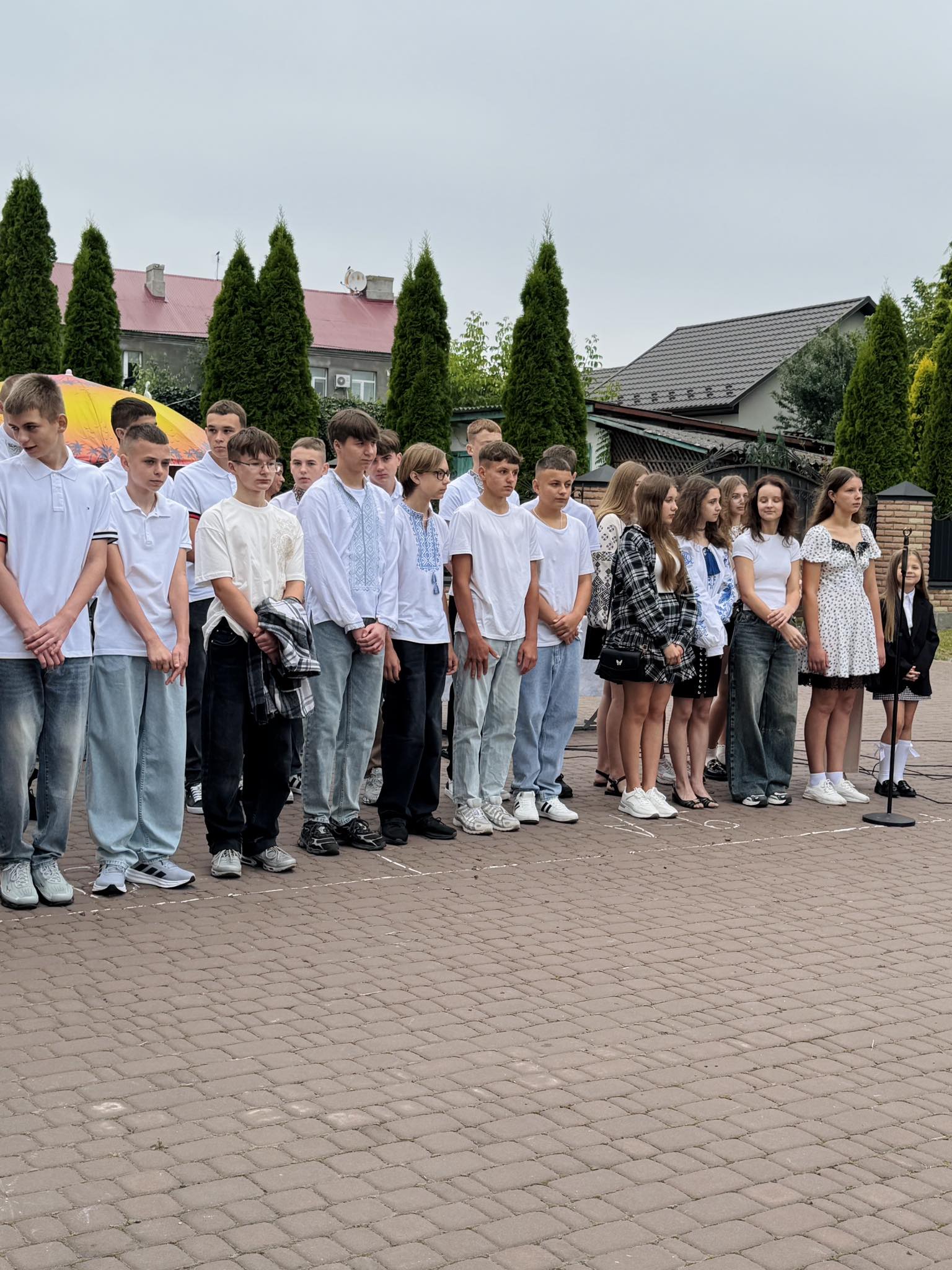 Святкова лінійка до Дня знань «Місце щасливих дітей» Святкова лінійка до Дня знань «Місце щасливих дітей»
