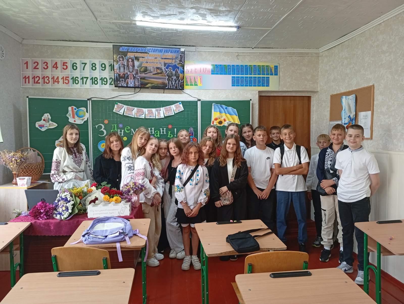 Перші уроки розпочали проєкт "Сила єдності" Перші уроки розпочали проєкт "Сила єдності"