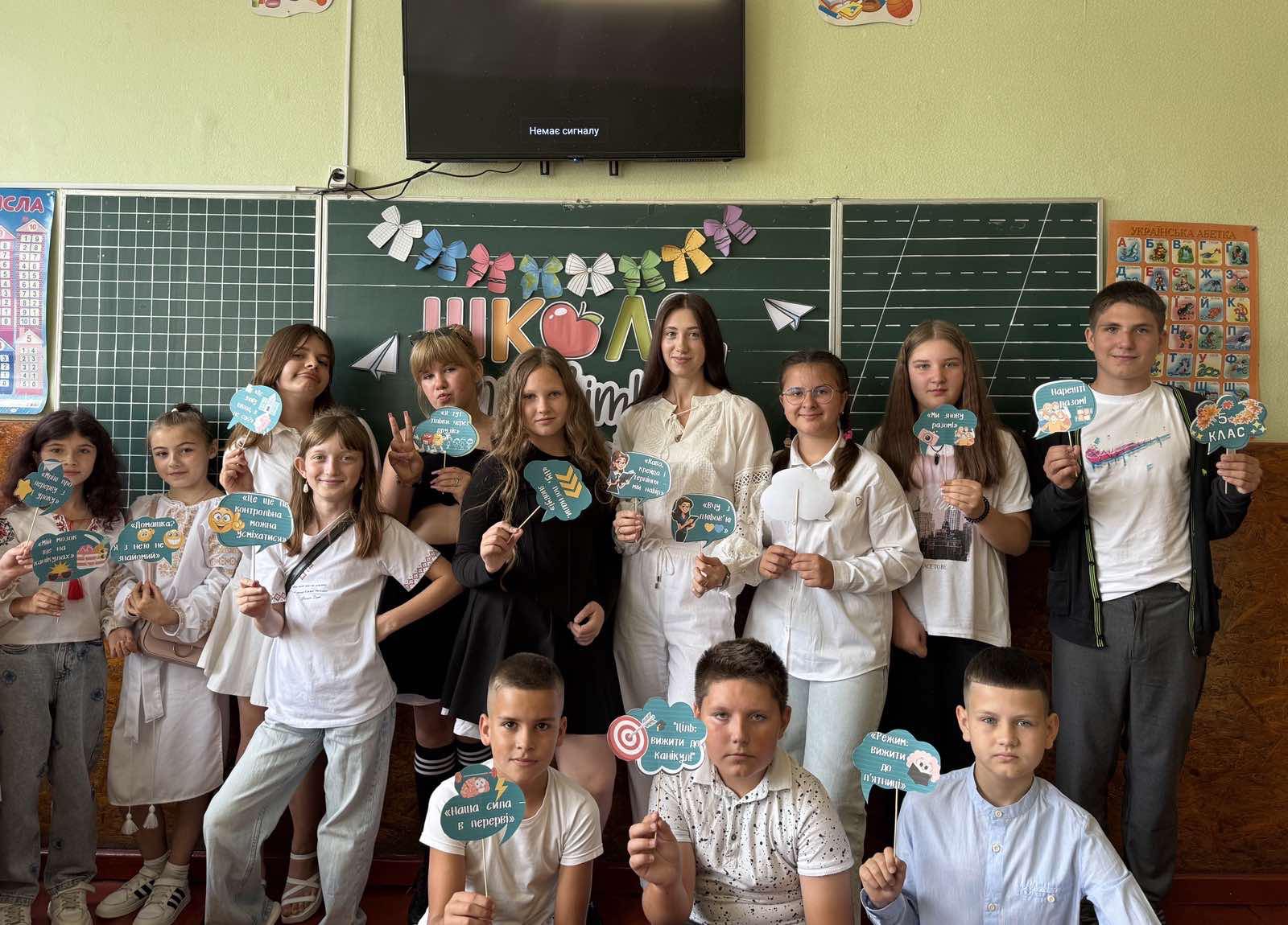 Перші уроки розпочали проєкт "Сила єдності" Перші уроки розпочали проєкт "Сила єдності"