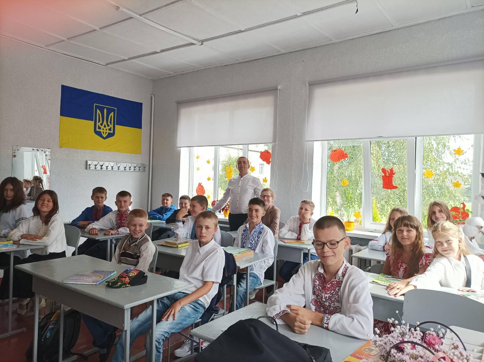 Перші уроки розпочали проєкт "Сила єдності" Перші уроки розпочали проєкт "Сила єдності"