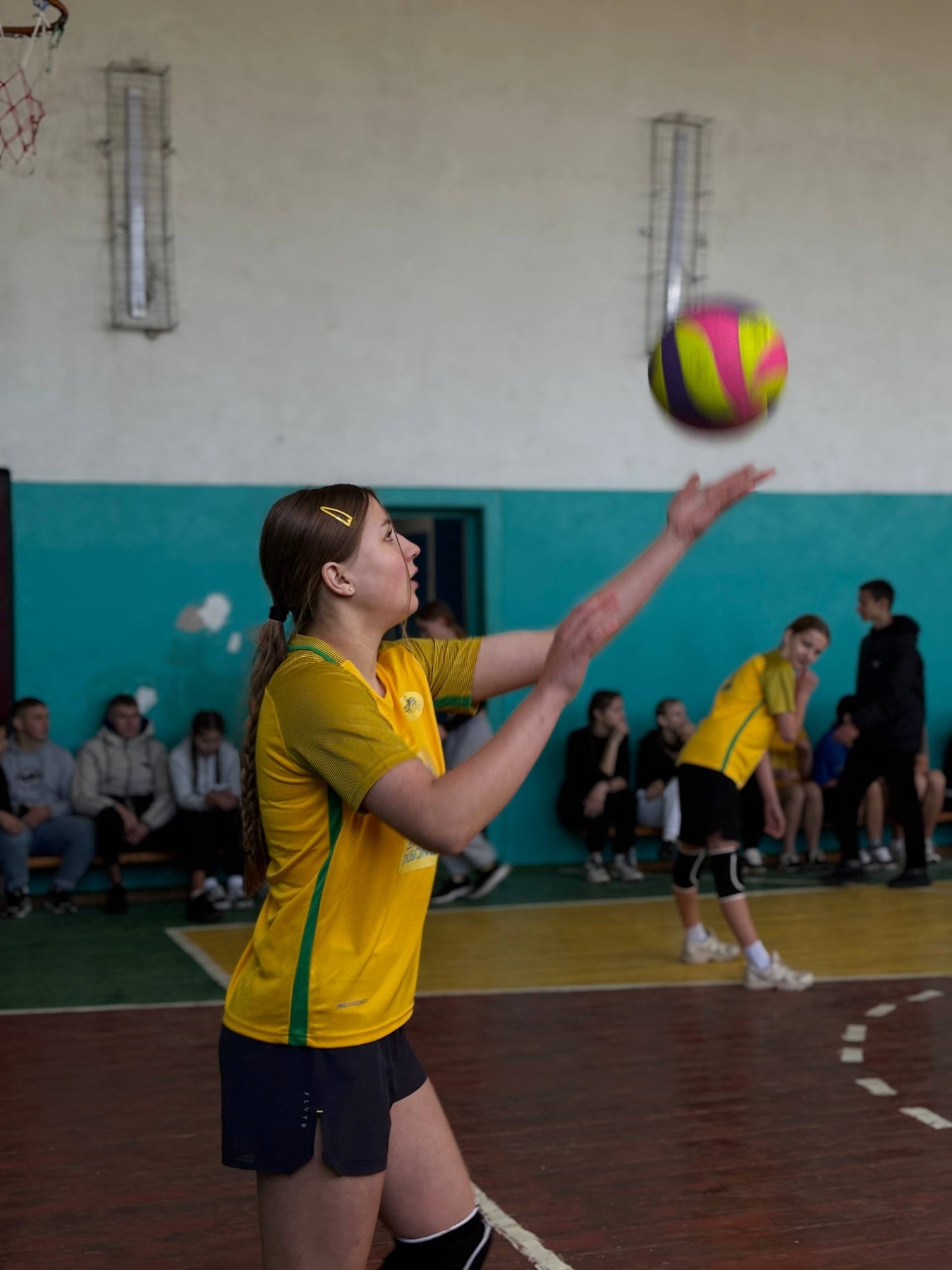 «Пліч-о-пліч»: чудовий виступ команд 5-9 класів з волейболу! «Пліч-о-пліч»: чудовий виступ команд 5-9 класів з волейболу!