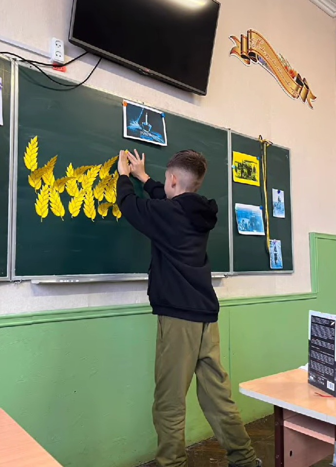 «Поле пам’яті. Колоски життя» – виховний захід у 6-Б класі «Поле пам’яті. Колоски життя» – виховний захід у 6-Б класі