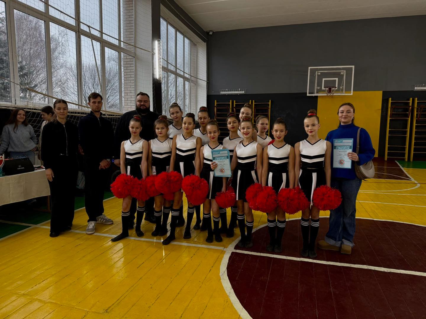 Команда з черліденгу - пишаємося нашими зірочками! Команда з черліденгу - пишаємося нашими зірочками!