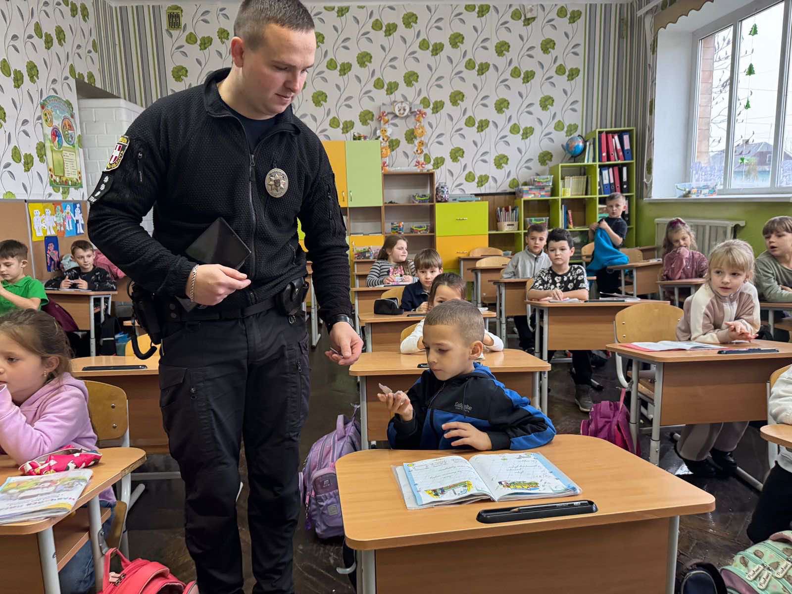 Пізнавально-профілактичний захід у 1-А класі Пізнавально-профілактичний захід у 1-А класі